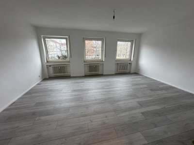 Helle & frisch renovierte 4-Zimmer-Wohnung mit neuer Einbauküche und Gemeinschaftsterrasse in Nbg.