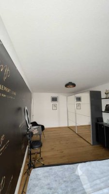 Geschmackvolle 4-Zimmer-Loft-Wohnung mit luxuriöser Innenausstattung mit Balkon und EBK in Kassel