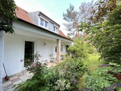 CHARMANTES, UMFANGREICH MODERNISIERTES EINFAMILIENHAUS IN RUHIGER, WALDNAHER WOHNLAGE