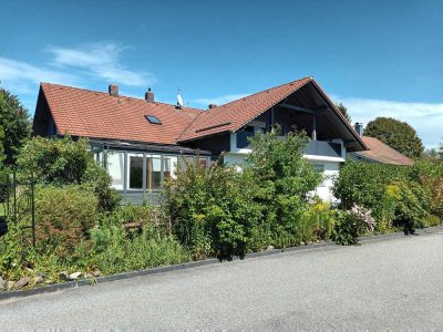 Geräumiges Mehrfamilienhaus in Wiesenfelden mit schönem Garten, Werkstatt und großem Keller