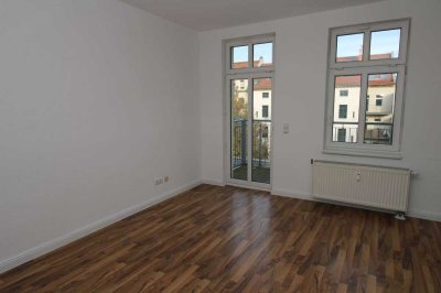 Sanierte 2 Raumwohnung mit Balkon und offener Küche in Stötteritz!