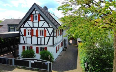 Einziehen und wohlfühlen! Einfamilienhaus mit Schwimmteich und PV Anlage samt Speicher