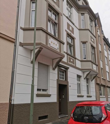 Stilvolle 2-Raum-Wohnung mit gehobener Innenausstattung mit Balkon und EBK in Neuss