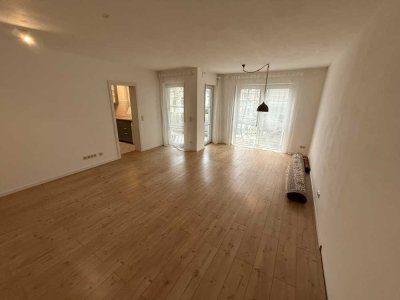 Exklusive, vollständig renovierte 2-Zimmer-Terrassenwohnung mit EBK in Hofheim am Taunus