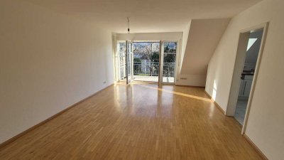 Helle 3-Zimmer-Maisonette-Wohnung mit tollem Grundriss, Balkon und EBK