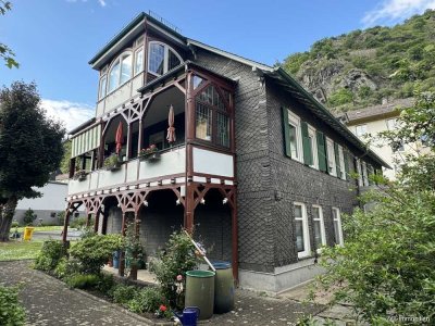 Schönes, großzügiges Zweifamilienhaus mit Ferienwohnung auf einem 999 m² großen Grundstück