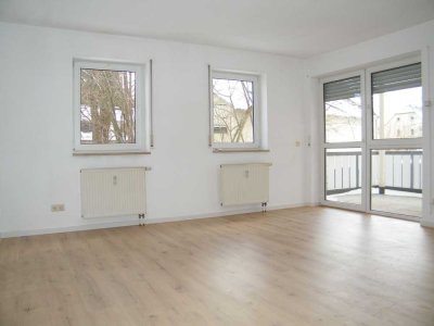 Ruhige Lage, Balkon, Bad mit Fenster, frisch renoviert!!!