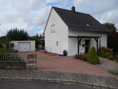 Einfamilienhaus in ruhiger idyllischer Ortsrandlage