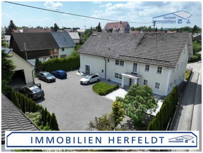 Edel ausgebautes Zweifamilienhaus: Gewerbepotenzial, Erweiterungsmögl. und Bauland - 15% Rendite!