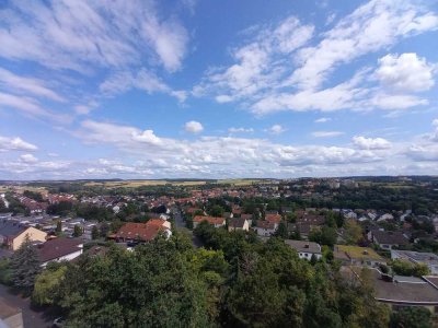 Schöne 1-Zimmer-Wohnung mit Balkon und bester Aussicht zu mieten - In Würzburg-Lengfeld