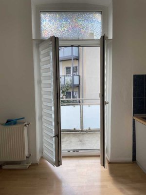 Jugendstilhaus 2 Zimmer mit Balkon und Einbauküche