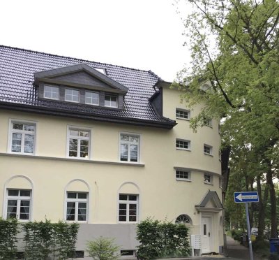 Modernisierte 3-Zi-KDB mit großem Balkon in gepflegtem Altbau