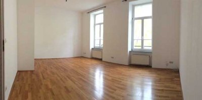 Stilvolle, sanierte 3-Zimmer-Wohnung mit Balkon und Einbauküche in Darmstadt