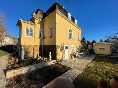 Komplett sanierte, charmante Jugendstil Villa