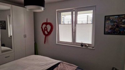 Geschmackvolle 2-Raum-Souterrain-Wohnung mit geh. Innenausstattung mit Balkon und EBK in Leverkusen