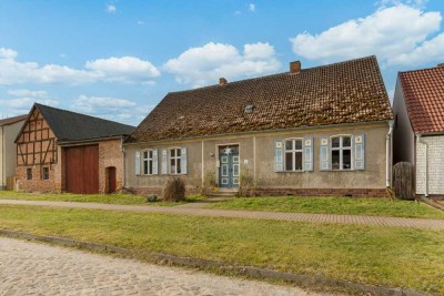 Denkmalgeschützter Vierseitenhof mit kernsaniertem Wohnhaus in idyllischem Dorf im Buckautal