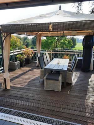 Komfortable Altbauwohnung mit gehobener Innenausstattung und großer Dachterrasse