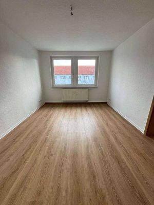 Helle, neu sanierte 2-Zimmer-Wohnung mit Blick ins Grüne