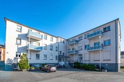 Hanau-Steinheim: Frisch renovierte & großzügige 2-Zimmer-Wohnung mit tollem Grundriss & Balkon