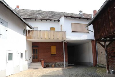 Gemütliches Backsteinhaus in Lahnau-Atzbach mit Balkon und Hof Nutzung