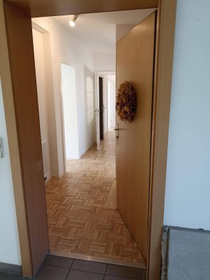 Freundliche, neu renovierte 2,5-Zimmer-Penthouse-Wohnung mit Balkon und Einbauküche in Graz