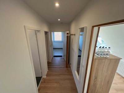 Perfekter Start ins Eigenheim – Charmante Dachwohnung in ruhiger Lage!