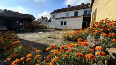 Landleben pur: Einfamilienhaus mit Stallungen, Garten und großem Grundstück in Schköna