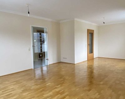 Schöne helle 2-Zimmer Wohnung mit EBK und Balkon