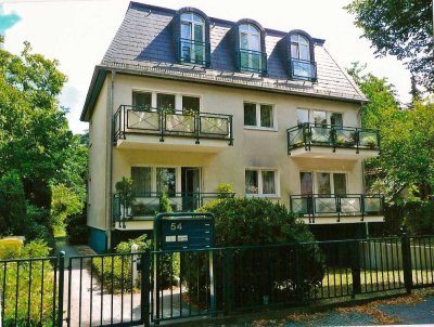 Charmante 2-Zimmer-Wohnung mit Balkon im Hochparterre in Berlin-Zehlendorf