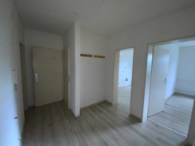 Bezugsfertig! Günstige 3 Zimmer Wohnung mit Balkon sucht neuen Mieter!