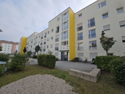 +++ Helle Penthousewohnung mit EBK, Balkon und Dachterrasse+++