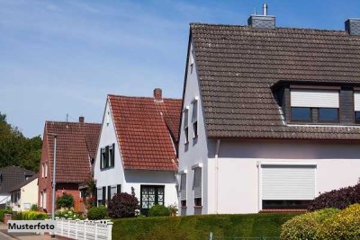 2-Familienhaus mit 2 Garageneinbauten - provisionsfrei