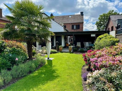 Tolles Einfamilienhaus mit 
wunderschönem Garten in Meerbusch