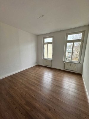 Helle Obergeschosswohnung mit Einbauküche