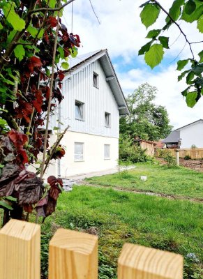 IHR NEUES ZUHAUSE: Charmantes Einfamilienhaus in idyllischer Umgebung