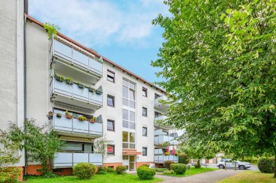 Schöne 3-Zimmer-Wohnung mit Einbauküche, Balkon und 2 Stellplätzen