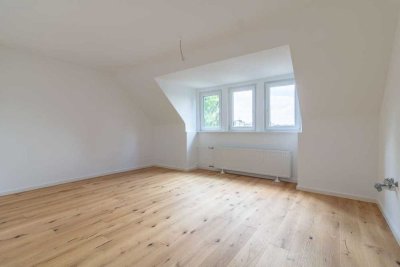 PREIS-LEISTUNGS-SIEGER � - NEU MODERNISIERTE DACHGESCHOSSWOHNUNG MIT GARAGE +PROVISIONSFREI+