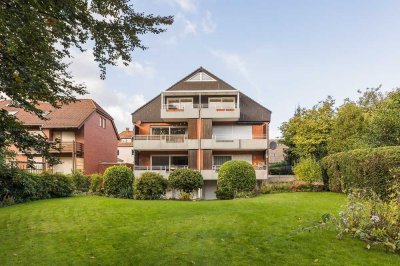 Freundliche und modernisierte 4-Raum-DG-Wohnung mit geh. Innenausstattung mit Balkon und EBK