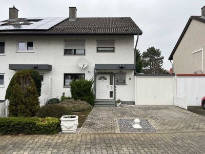 Charmante DHH mit eigenem Garten und Garage in guter Wohnlage