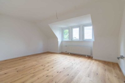 NEU MODERNISIERTE DACHGESCHOSSWOHNUNG ZUM VERLIEBEN MIT GARAGE +PROVISIONSFREI+