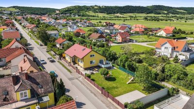 Familientraum!! Wunderschönes, gepflegtes Haus mit Gartenparadies