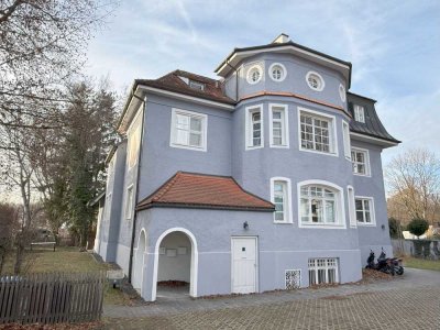 4-Zimmer-Altbauwohnung in denkmalgeschützter Villa in zentraler aber dennoch ruhiger Lage