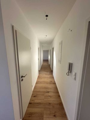 4-Zimmer Dachgeschosswohnung
„Kernsaniert" + Erstbezug