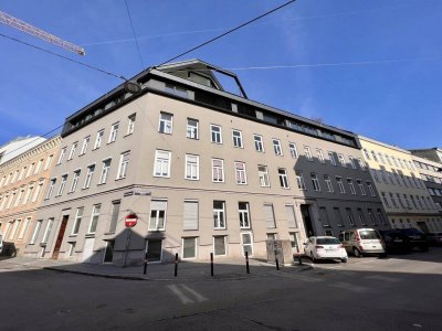 Unbefristet vermietete 3-Zimmer **Altbau-Wohnung** mit Balkon in 2016 sanierten Eckzinshaus