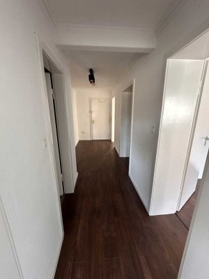 Stilvolle, geräumige und gepflegte 3 Zimmer-Dachgeschosswohnung mit Balkon und EBK in Hannover