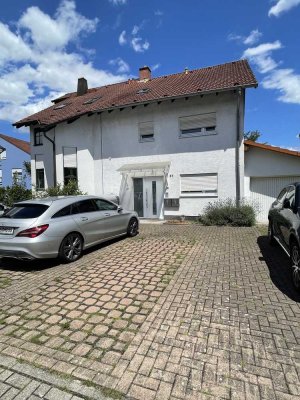 Modernisierte 4-Zimmer-Wohnung mit Balkon und Einbauküche in Schwetzingen