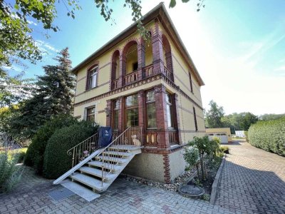 Herrschaftliche Villa mit Sauna, großem Wintergarten und parkähnlichem Grundstück