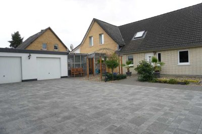 Gepflegtes Einfamilienhaus inkl. 2 Einliegerwohnungen auf 775 m² Eigentumsgrundstück in Hillerse