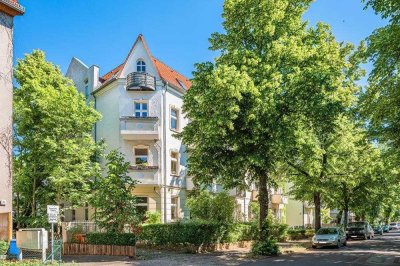 OWNR: Einziehen und Wohlfühlen – Renoviert und mit Küche! Dachgeschosswohnung in Niederschönhausen