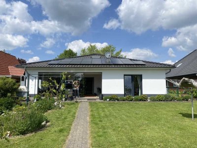 Einfamilienhaus / Bungalow mit großen Garten ... von Privat !!!